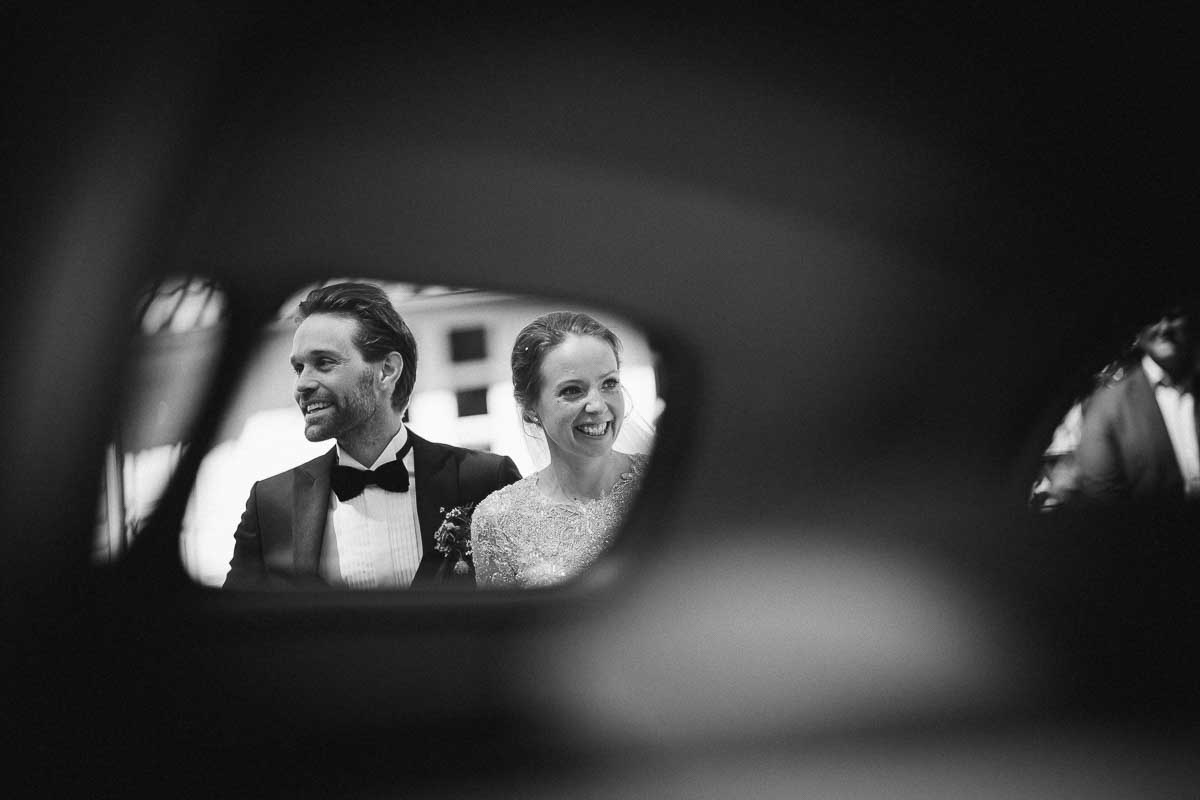 Bryllupsfotografering i Hjertet af Aarhus: Fra Domkirken til Cafe Hack