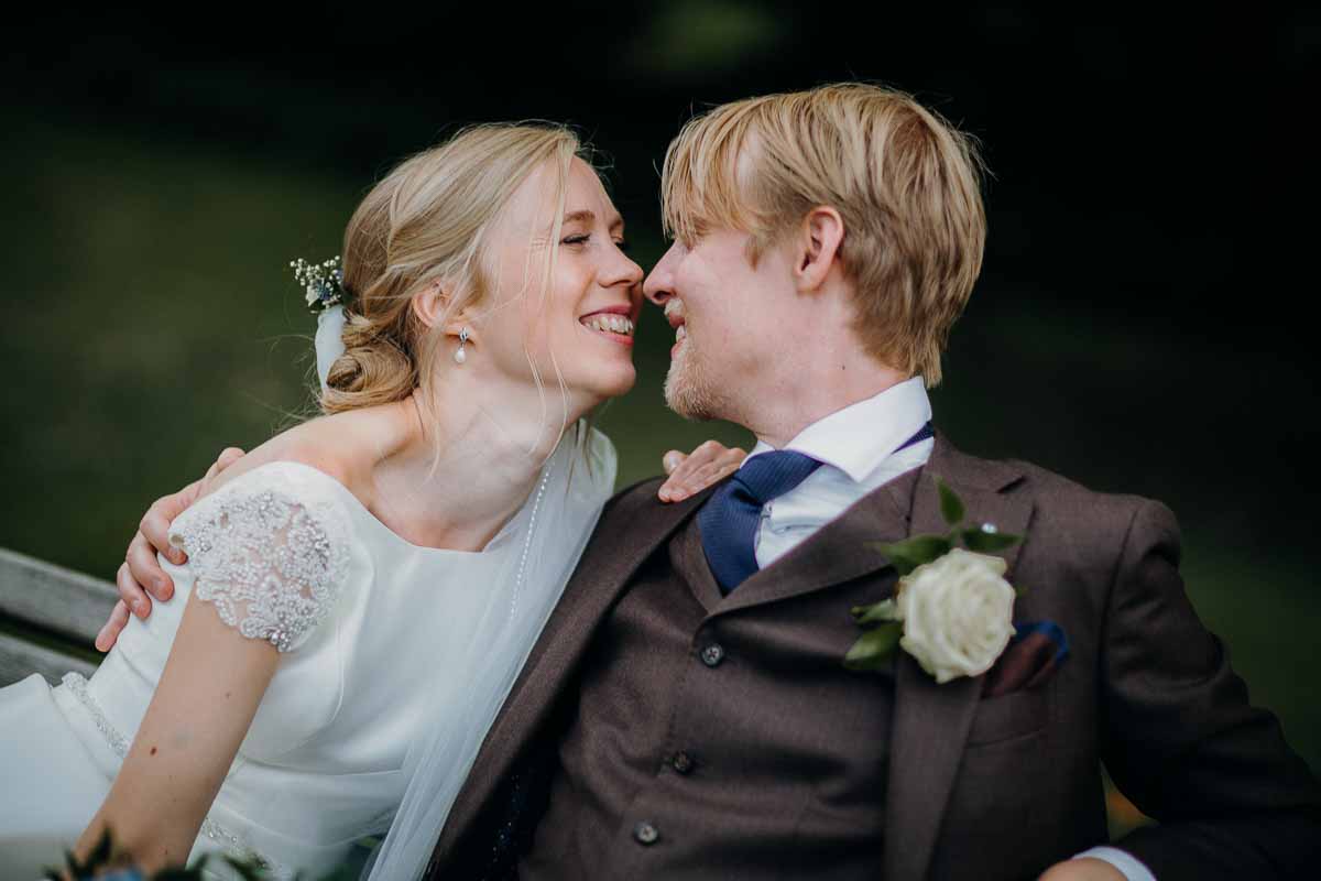 Sådan finder du den rette fotograf til dit bryllup – en komplet guide