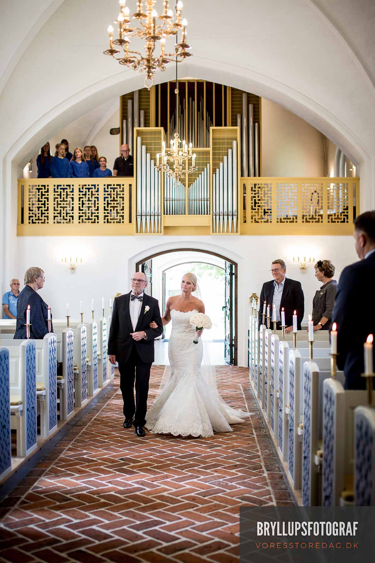 brudens far og bruden i Mølholmkirke