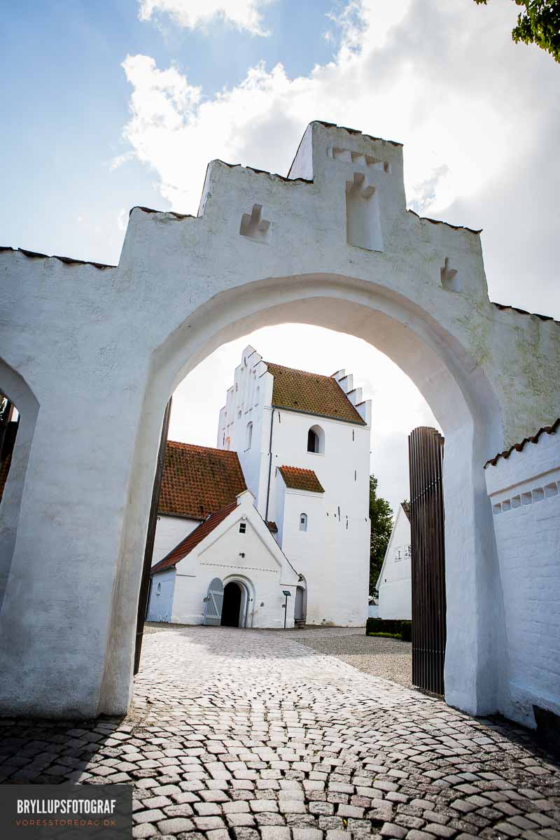 Bryllupsfotograf i Sjælland både i kirke og på Rådhus
